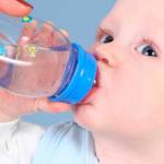 Давать ли младенцу воду при грудном вскармливании