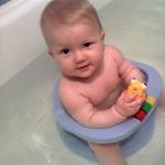 Възможно ли е да се къпе дете в голяма вана?