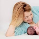 Как правилно да кърмите новородено бебе